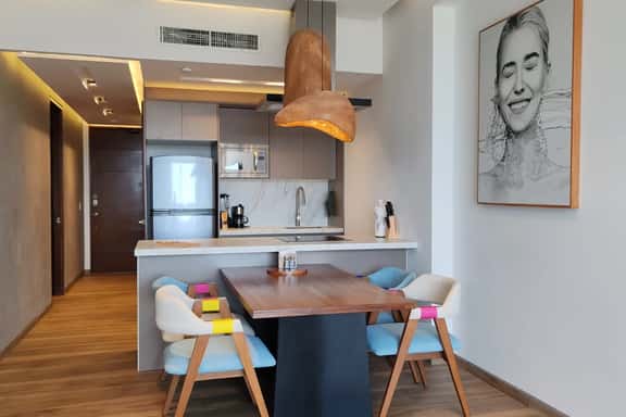2B | Bright Ocean View 2BR | Rooftop Pool & Gym - Image 1